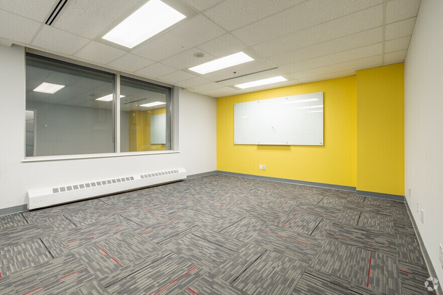 More Photos Of 100 Metcalfe St, Ottawa Office For Lease