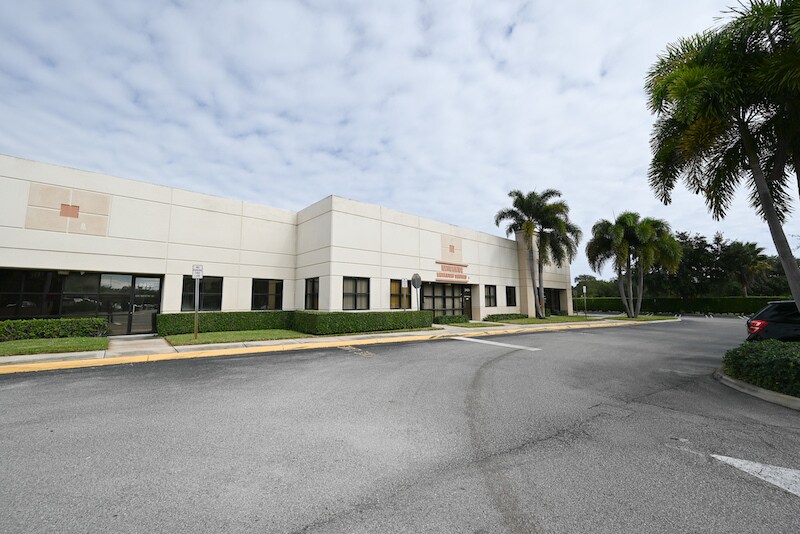 More Photos Of 2401-2431 Quantum Blvd, Boynton Beach Showroom For Sale
