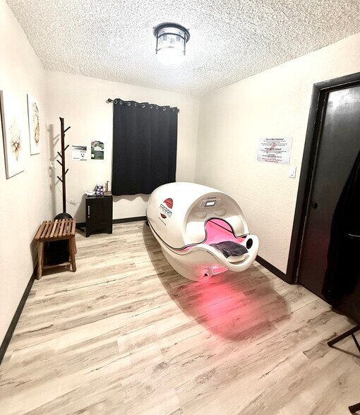 More Photos Of 1020 18th St, Woodward Office For Sale