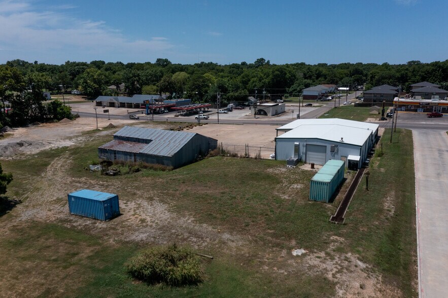 More Photos Of 1210 N 1st Ave, Durant Warehouse For Sale