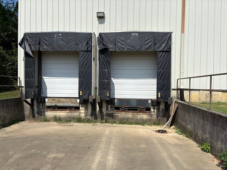 More Photos Of 209 Peterson Dr, Elizabethtown Warehouse For Lease