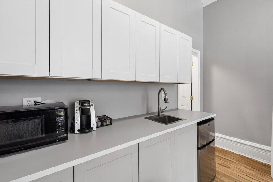 More Photos Of 1611 S Broad St, Philadelphia Specialty For Sale