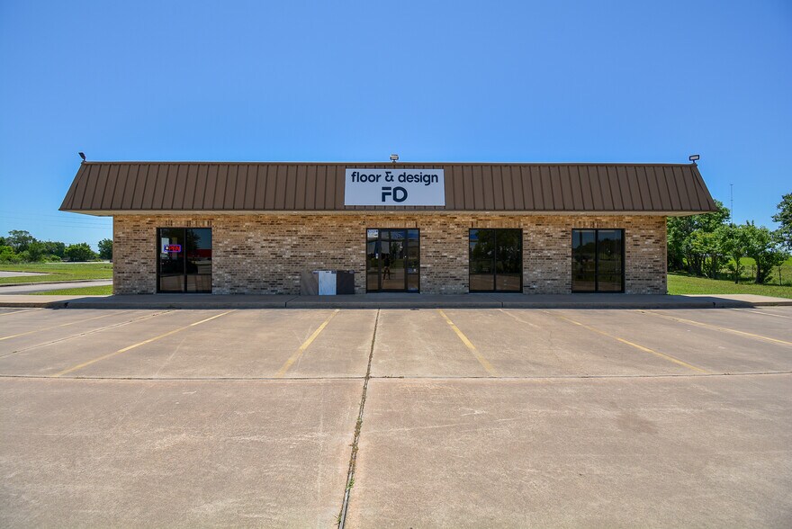 More Photos Of 193 Schmidt Rd, Sealy Freestanding For Sale