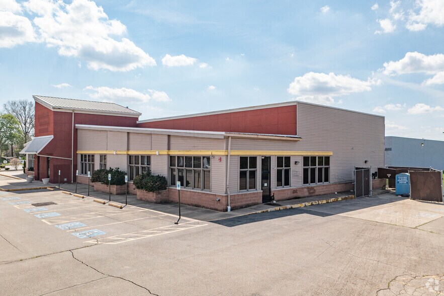 More Photos Of 320 Boardman Poland Rd, Youngstown General Retail For Sale