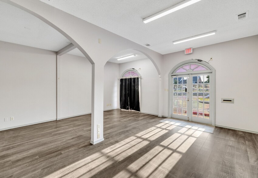 More Photos Of 1619 W Irving Blvd, Irving Loft Creative Space For Lease