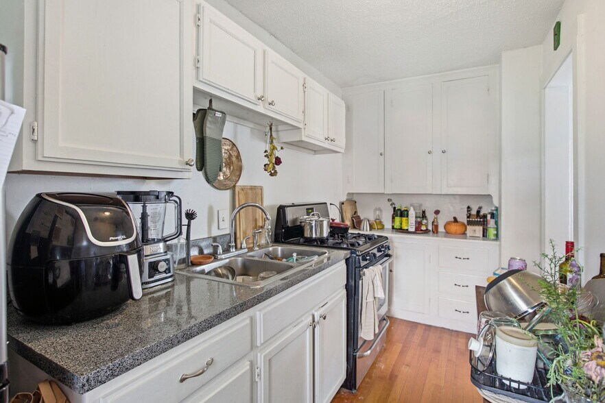 More Photos Of 4340-4342 Holly St, Kansas City Multifamily For Sale