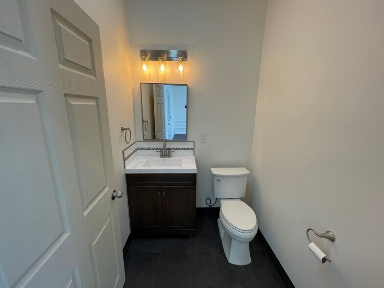 More Photos Of 13425 Beach Ave, Marina del Rey Warehouse For Lease