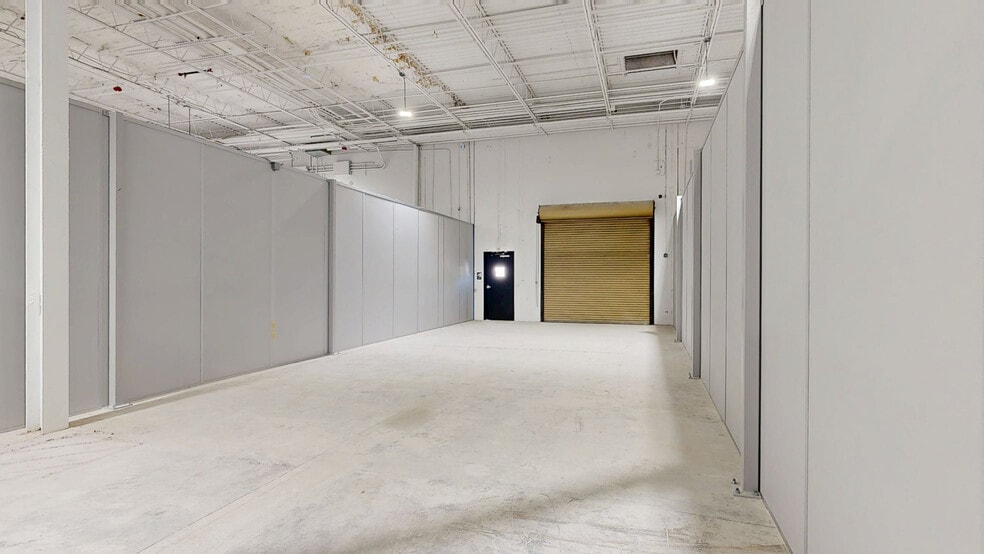 More Photos Of 4121 34th St, Orlando Warehouse For Lease