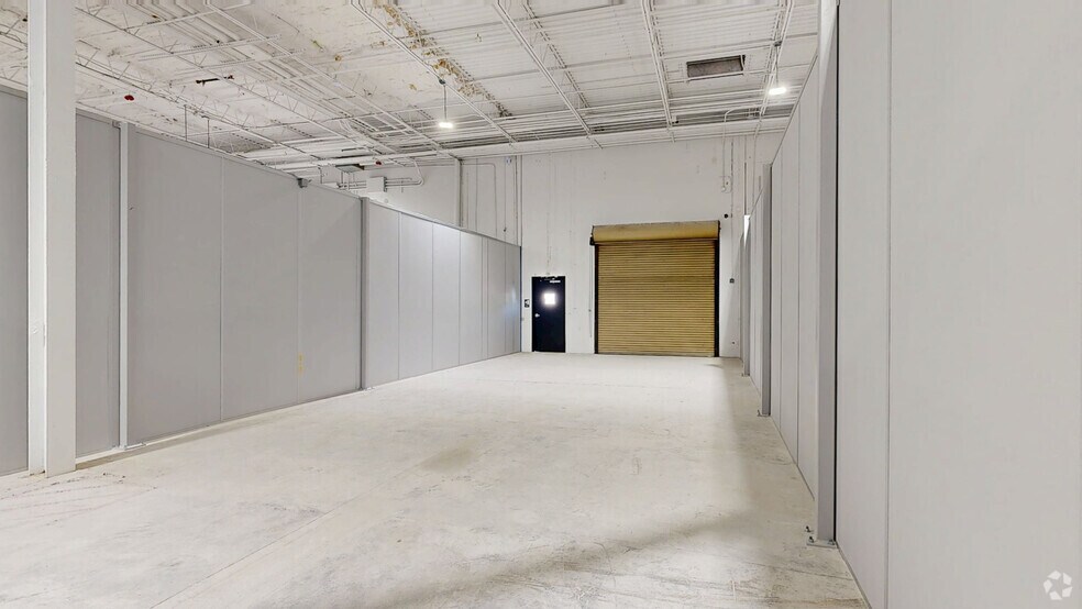 More Photos Of 4121 34th St, Orlando Warehouse For Lease