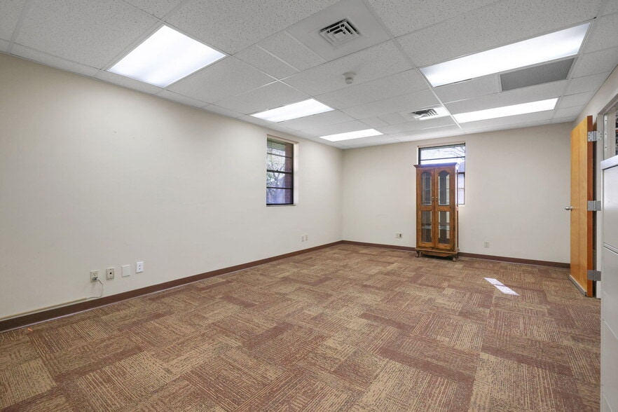 More Photos Of 6601-6535 Chester Ave, Jacksonville Continuing Care Retirement Community For Lease