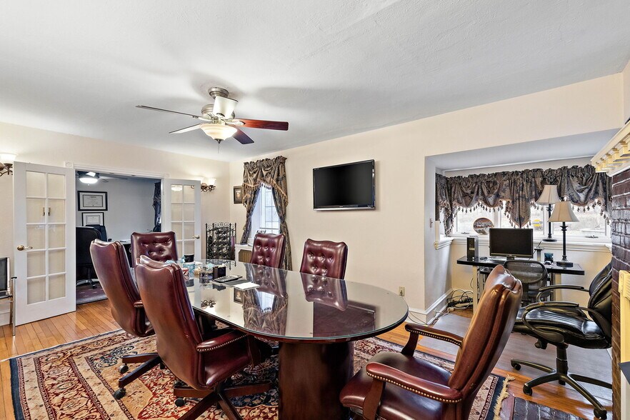 More Photos Of 112 Capitol Trl, Newark Medical For Sale