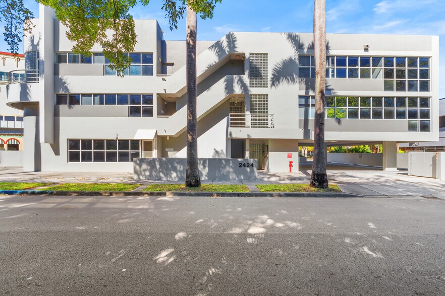 More Photos Of 2424 S Dixie Hwy, Coconut Grove Loft Creative Space For Sale