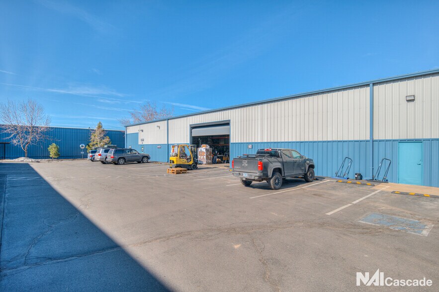 More Photos Of 1305-1309 SE Armour Rd, Bend Warehouse For Lease