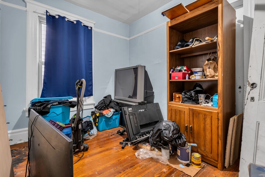 More Photos Of 45 Freeman St, West Orange Bar For Sale