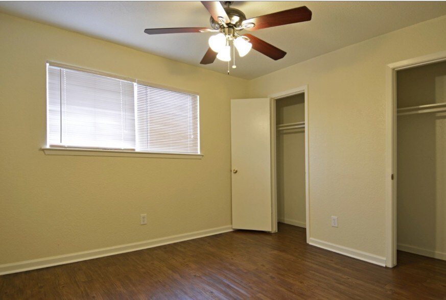 More Photos Of 601 E Coombs St, Alvin Apartments For Sale
