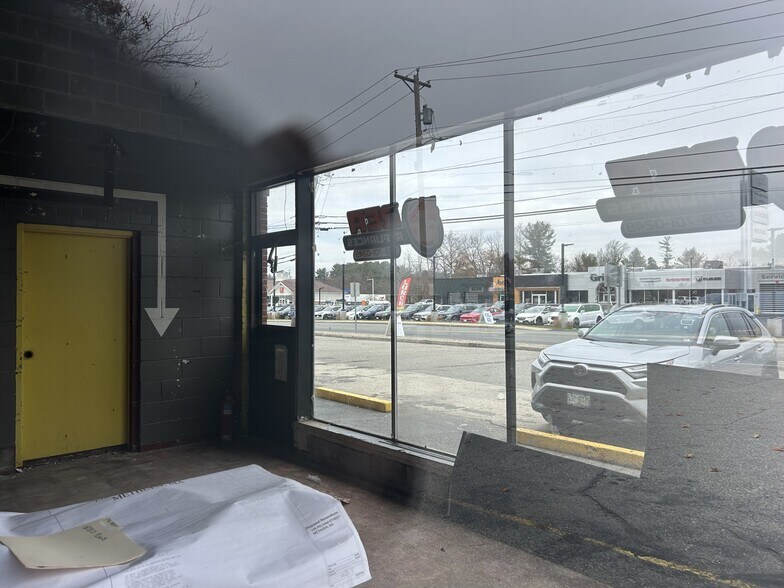 More Photos Of 176 Pelham St, Methuen Storefront For Lease