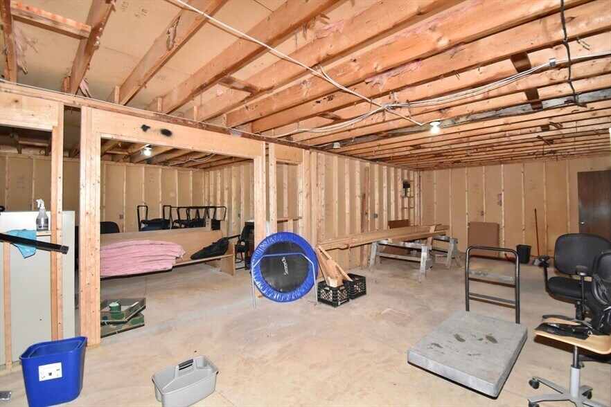 More Photos Of 45 Bethany Rd, Monson Manufacturing For Sale