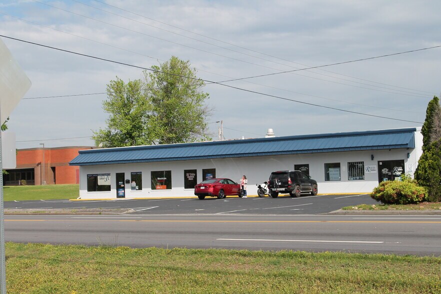 More Photos Of 851 W Elk Ave, Elizabethton Office For Lease