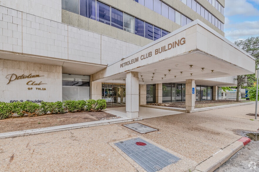 More Photos Of 601 S Boulder Ave, Tulsa Office For Sale