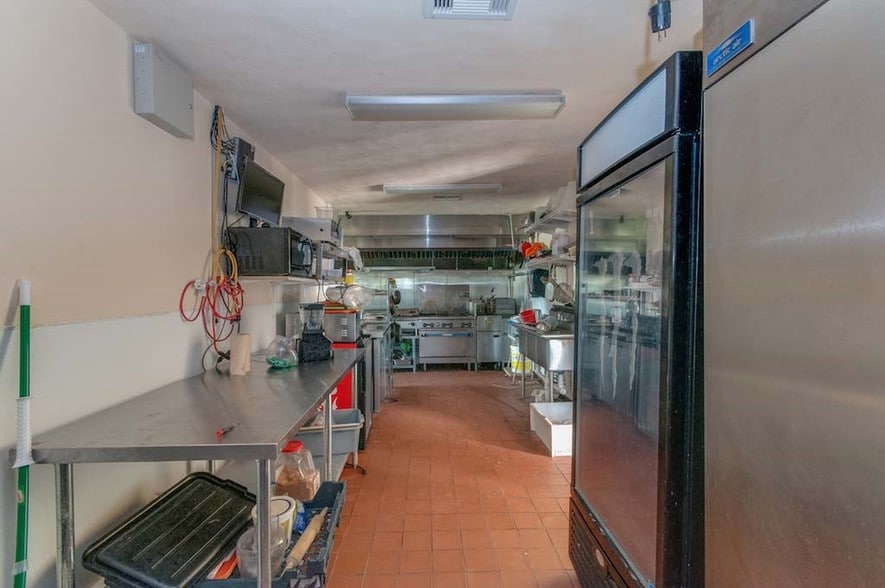 More Photos Of 5740 S Wayside Dr, Houston Restaurant For Lease