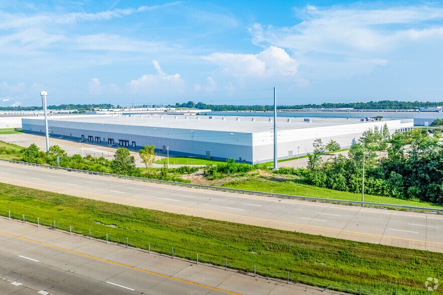 More Photos Of 1405 Worldwide Blvd, Hebron Warehouse For Lease