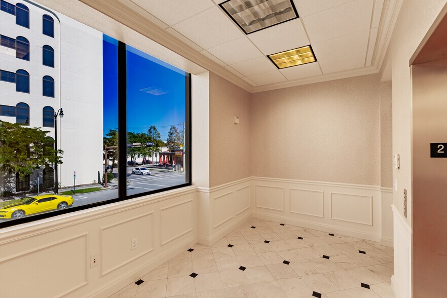 More Photos Of 2080 Ringling Blvd, Sarasota Office For Sale