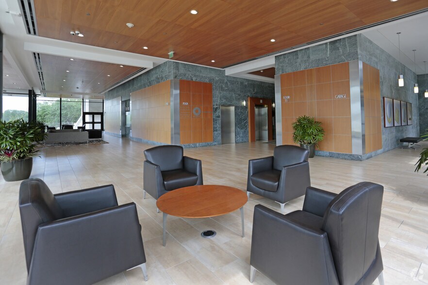 More Photos Of 1301 Riverplace Blvd, Jacksonville Office For Lease