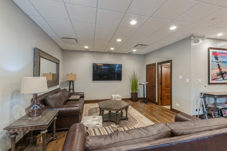 More Photos Of 9735 Industrial Dr, Bridgeview Light Distribution For Sale