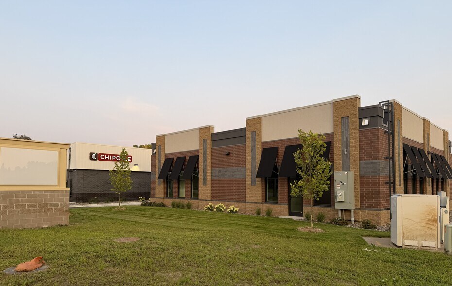 More Photos Of 7705 Lake Dr, Lino Lakes General Retail For Sale