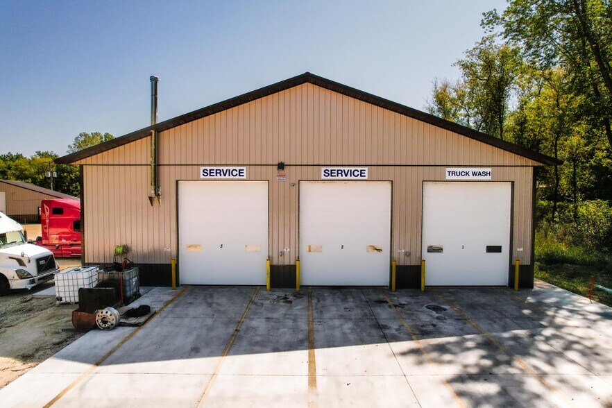 More Photos Of 145 Railroad Ave, Ellsworth Warehouse For Lease