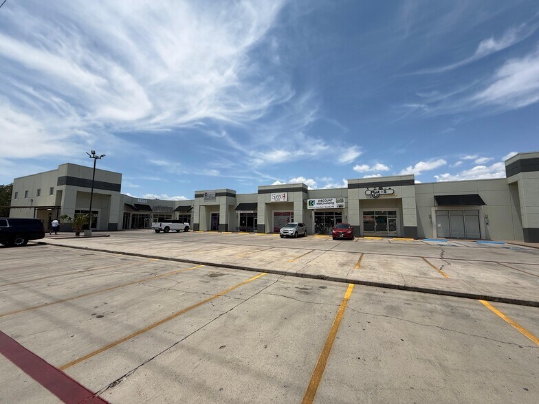 More Photos Of 8602 McPherson Rd, Laredo Storefront For Lease