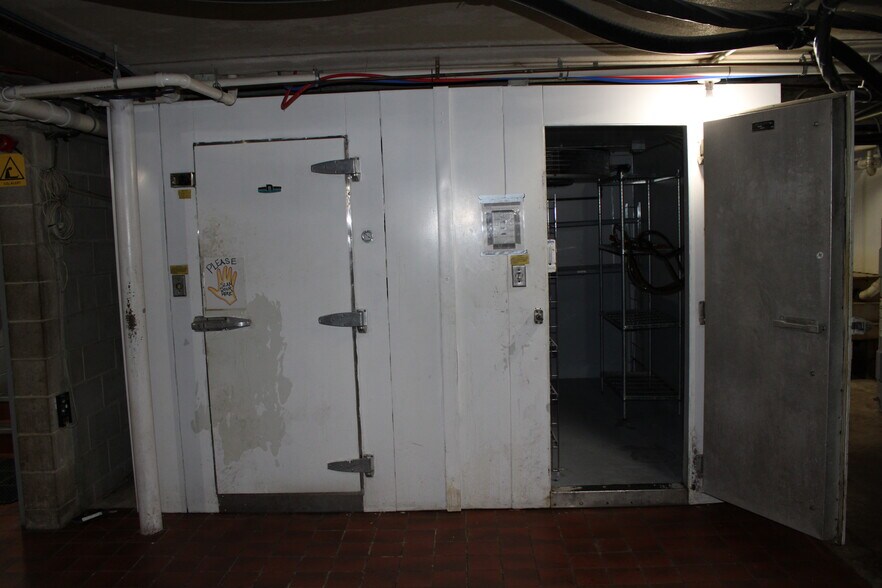 More Photos Of 160 W Scott St, Fond Du Lac General Retail For Sale