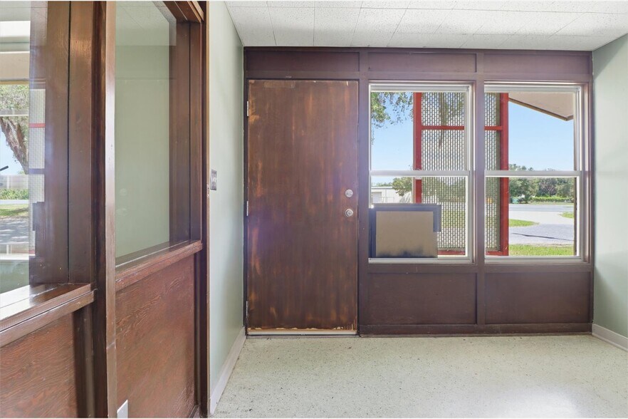 More Photos Of 18150 SE 72 Ave, Inglis Office For Sale