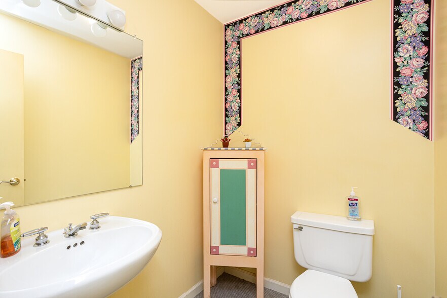 More Photos Of 345 Valley Rd, Middletown Medical For Sale