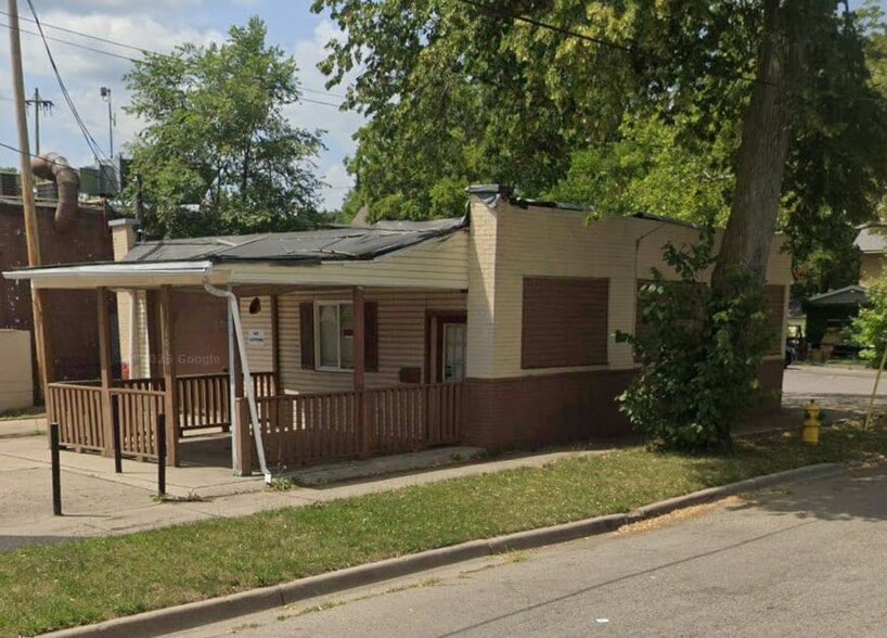 Primary Photo Of 1040 W North St, Kalamazoo General Retail For Sale