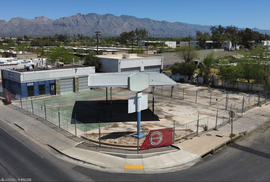 Primary Photo Of 2900 N Oracle Rd, Tucson Auto Repair For Sale