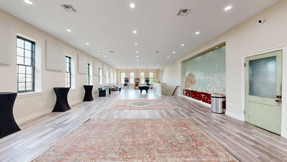 More Photos Of 117 San Augustine St, Center Office For Sale