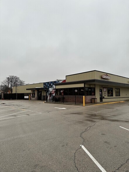 Primary Photo Of 5121 W Howard Ave, Milwaukee Storefront For Lease