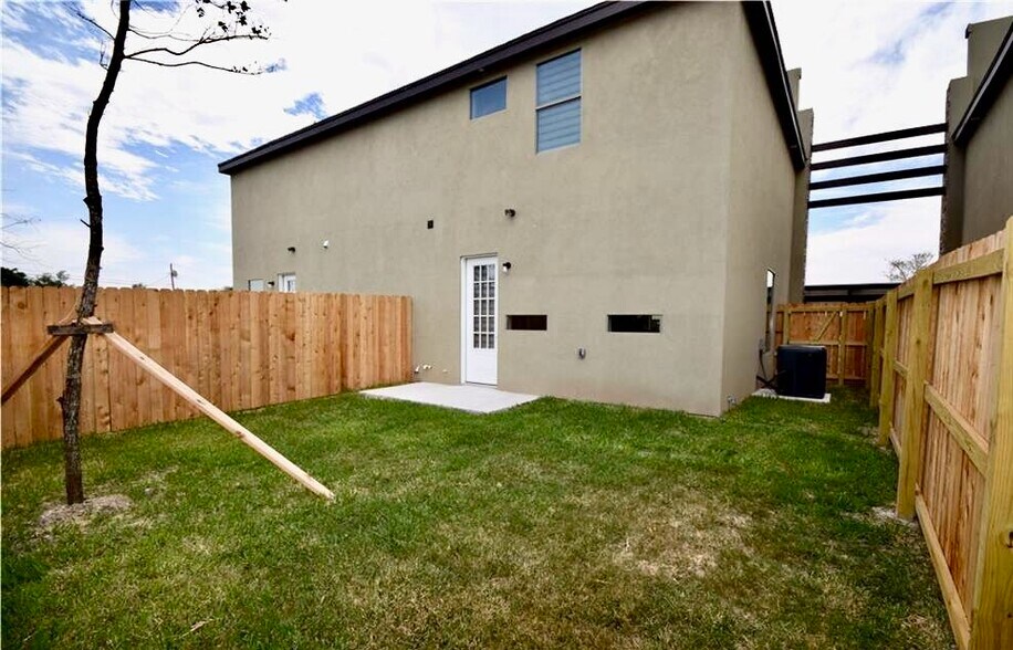More Photos Of 1202 Upas Dr, Edinburg Apartments For Sale