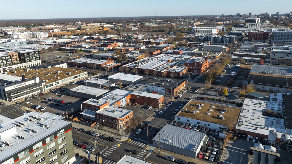 More Photos Of 3310 W Clay St, Richmond Showroom For Lease