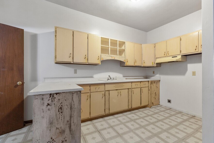 More Photos Of 315 E Main St, Waupun General Retail For Sale