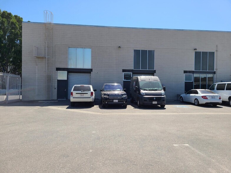 More Photos Of 14539-14547 Erwin St, Van Nuys Loft Creative Space For Lease