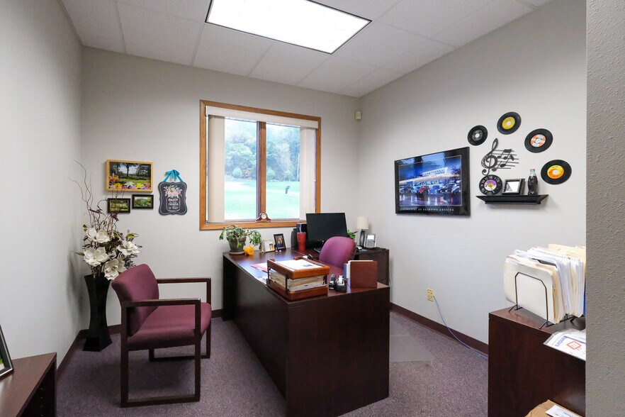 More Photos Of 40 Good Counsel Dr, Mankato Office For Sale