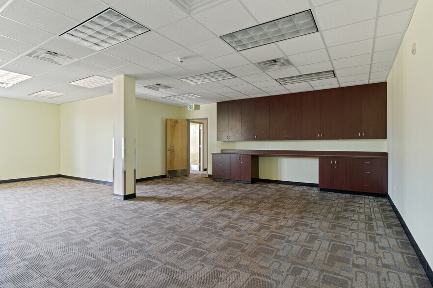 More Photos Of 7704 S Loop 1604 East, Elmendorf Office For Sale