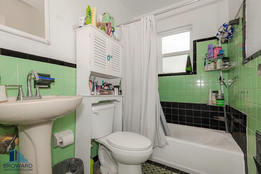 More Photos Of 224 SW 15th St, Dania Beach Apartments For Sale