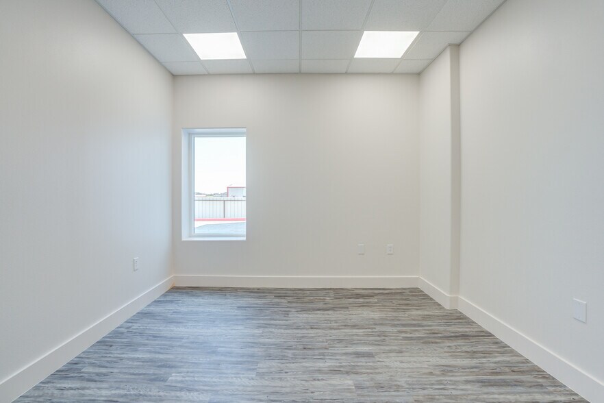 More Photos Of 3814 County Road 1350, Lubbock Distribution For Sale