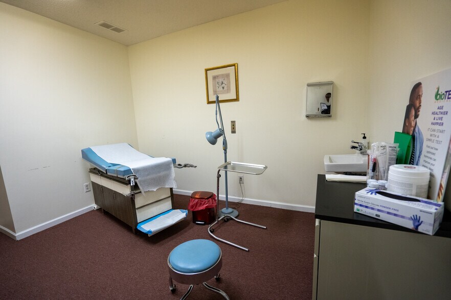 More Photos Of 2950 Stone Hogan Connector Rd SW, Atlanta Medical For Sale