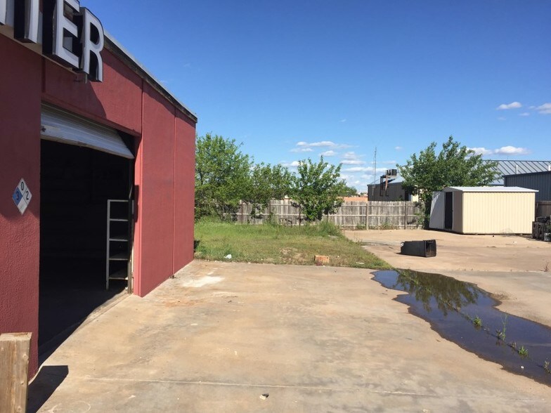 More Photos Of 1411 NW 33rd St, Lawton Flex For Sale