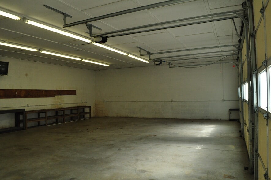 More Photos Of 6447 Rutledge Pike, Knoxville Office For Sale