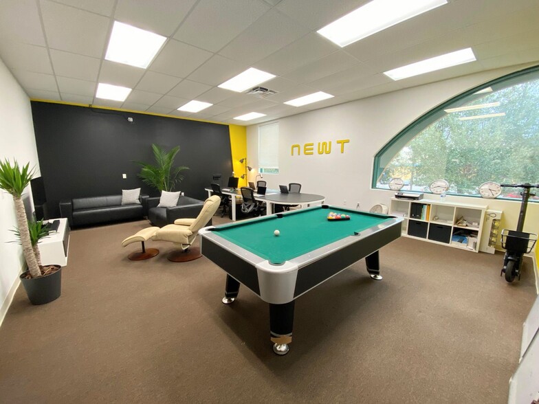 More Photos Of 6979 Kingspointe Pky, Orlando Flex For Lease